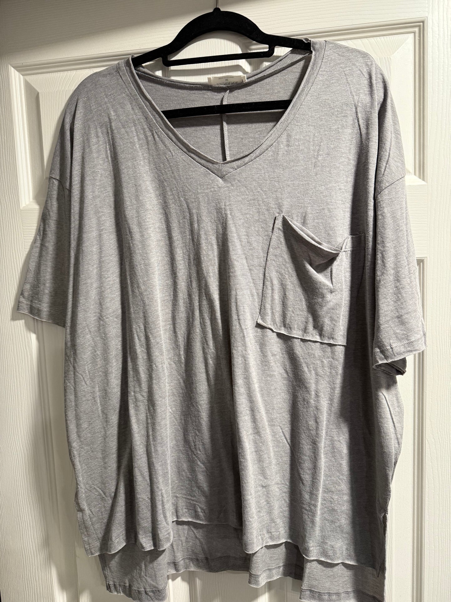 OVERSIZED V-NECK FRONT POCKET RAW EDGE TOP