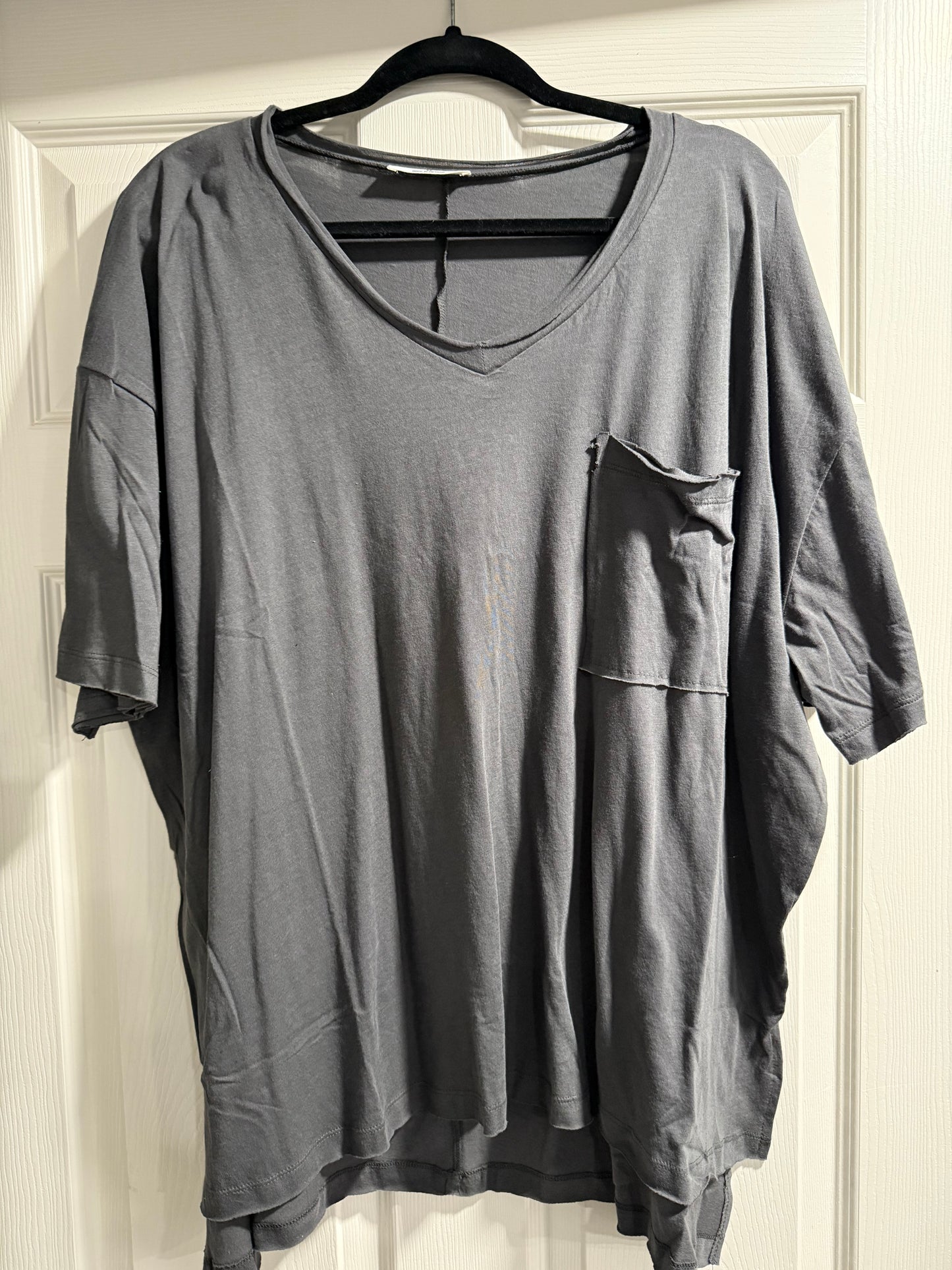 OVERSIZED V-NECK FRONT POCKET RAW EDGE TOP